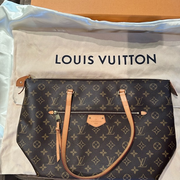 LV tote with small gold-plated key lock - Picture 4 of 11